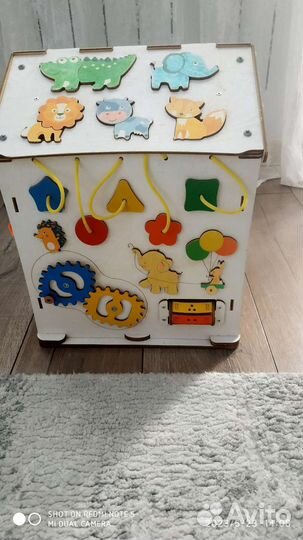 Бизиборд домик