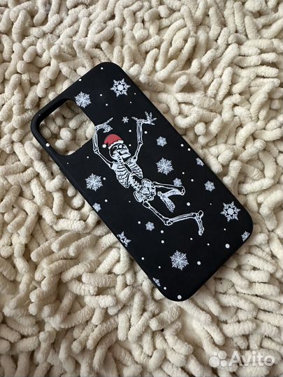 Чехлы на iPhone 12