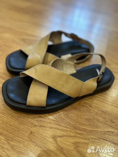 Кроссовки женские 37 размер