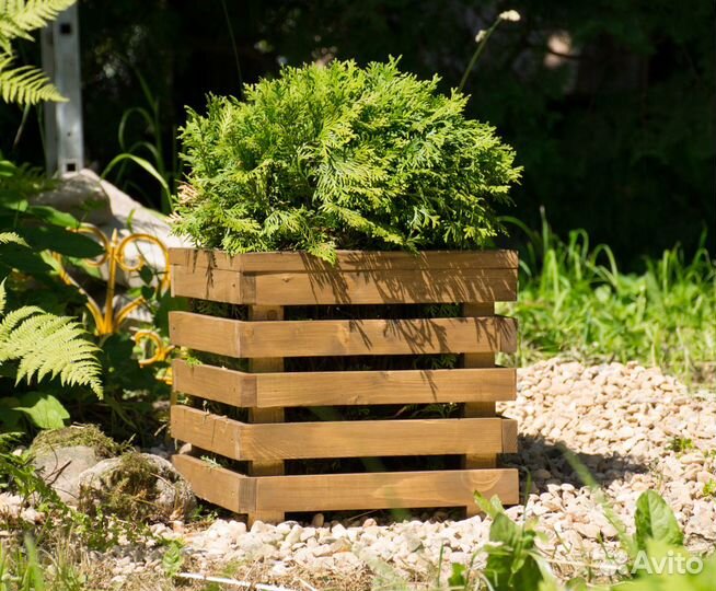 Деревянное кашпо для цветов