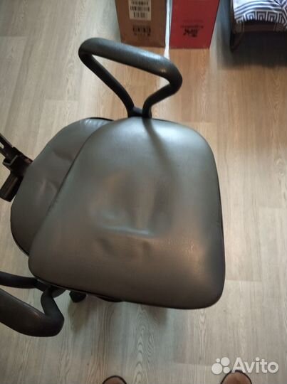 Офисное кресло