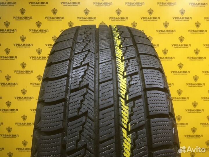 Roadstone Winguard Ice 215/55 R17 94Q