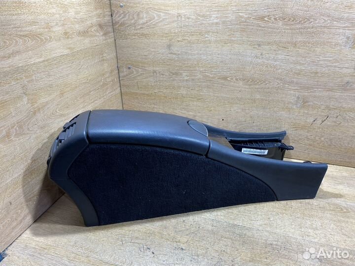 Подлокотник штатный Mercedes E W211