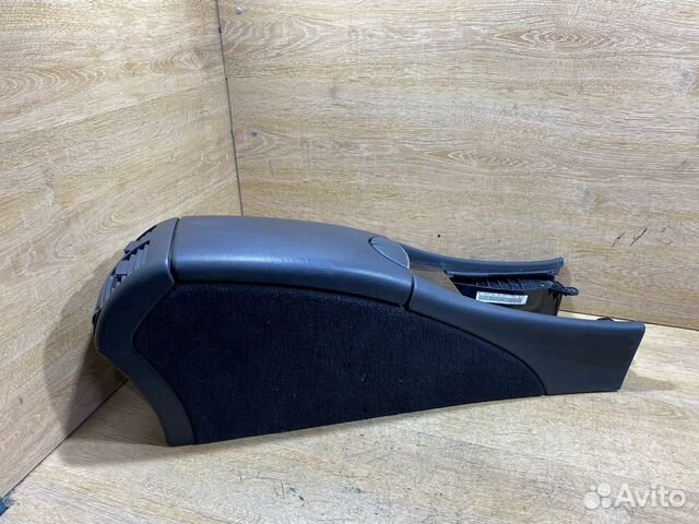 Подлокотник штатный Mercedes E W211