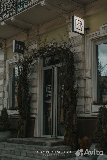 Оформление входной группы, фасада, витрин магазина