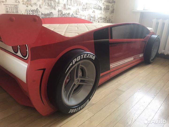 Кровать машинка с матрасом и 2 стеллажа