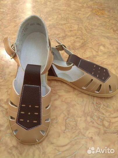 Сандали новые