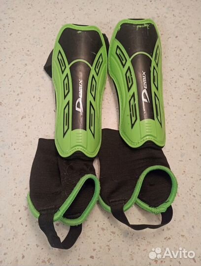 Щитки футбольные детские Demix