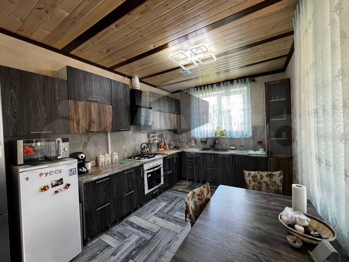 Дом 245 м² на участке 8 сот.