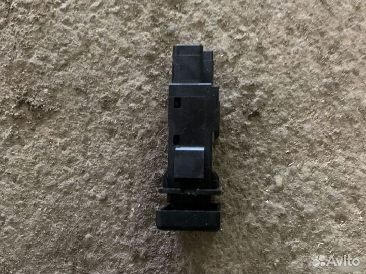 Кнопка антипробуксовочной системы Mazda 6GG