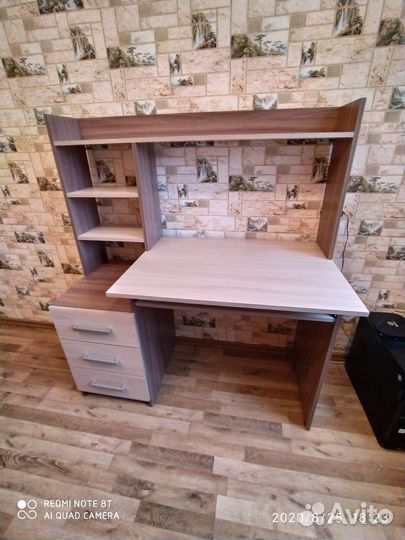 Стол с тумбой