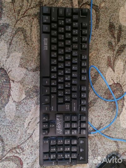 Клавиатура, коврик под мышь