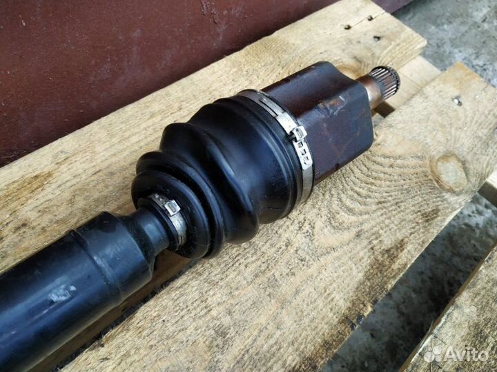 Привод передний правый Volkswagen Passat B6 1.8