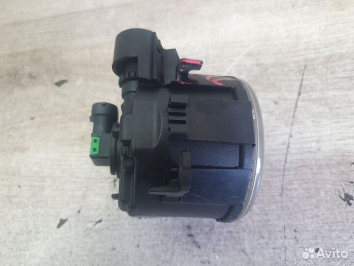 Фара противотуманная Mitsubishi Pajero IV (2006—20