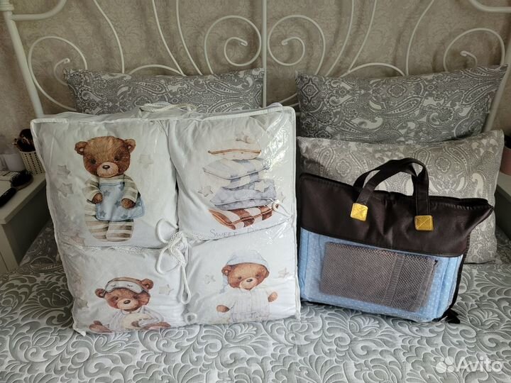Комплект в кроватку с двумя комплектами белья