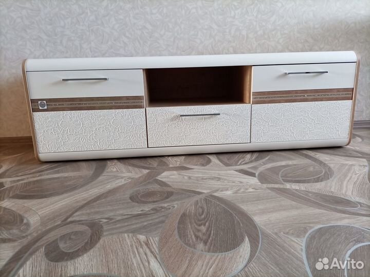 Тумба под телевизор новая