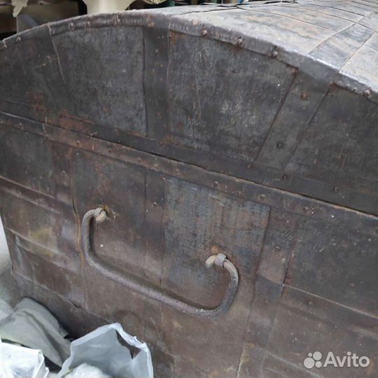 Сундук антикварный кованый