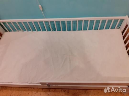 Продам кровать с матрасом и наматрасником