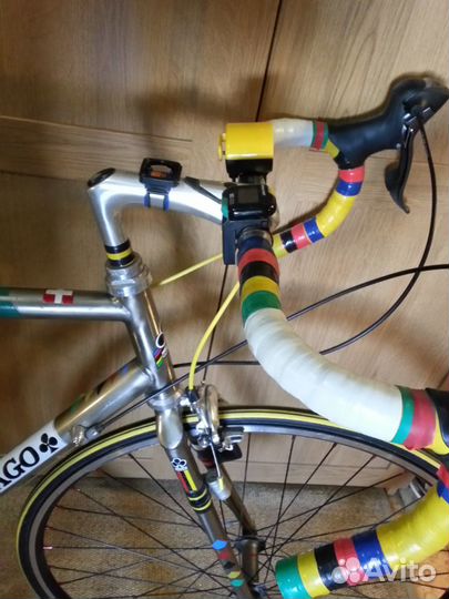 Два велосипеда - винтаж и титановая рама