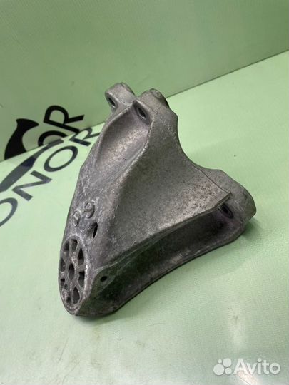 Кронштейн опоры двигателя Audi Q7 4L 3.0D casa