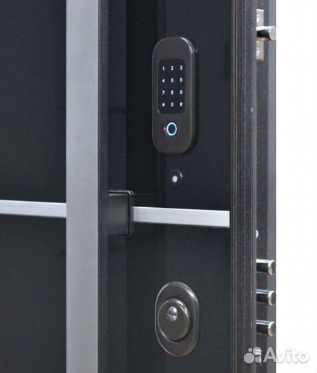 Трехконтурная металлическая дверь