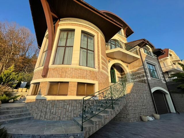 Дом 380 м² на участке 10 сот.