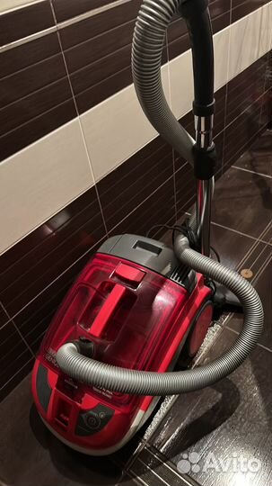 Пылесос с аквафильтром Tomas / Genius Германия