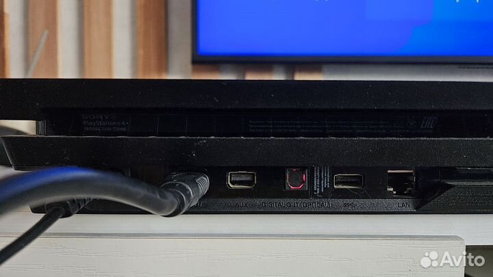 Sony PS4 pro 1tb (2геймпада) cuh 7208b