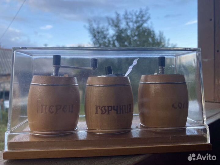 Набор бочонков для специй на подставке