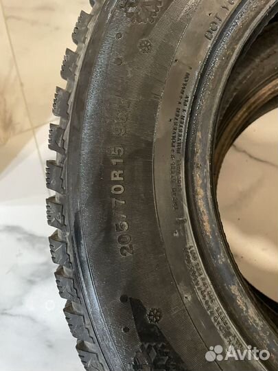 Kumho I'Zen KW22 205/70 R15