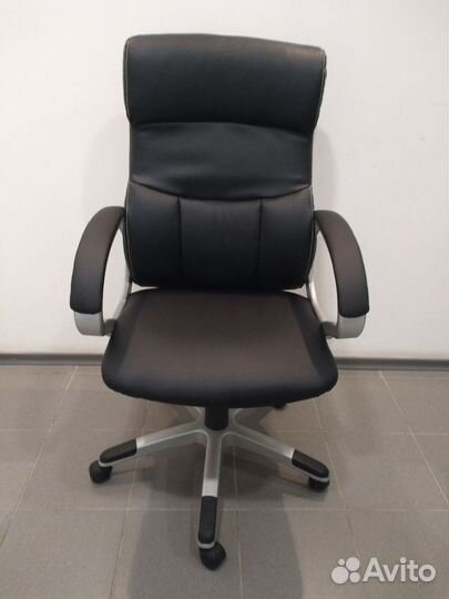 Компьютерное кресло, стул офисный