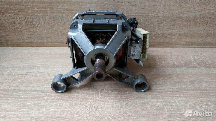 Двигатель 512022102 сма Zanussi 8 контактов