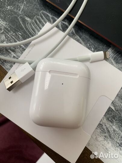 AirPods 2 с зарядных футляром (mrxj2ru/A) оригинал