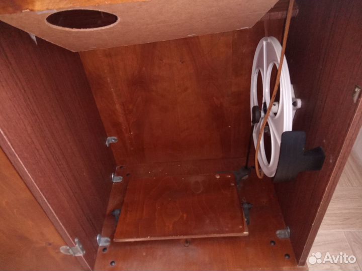 Швейная машинка с ножным приводом Чайка