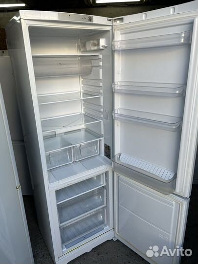 Холодильник Hotpoint Ariston (185см)