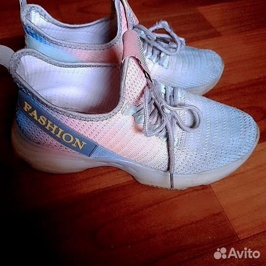 Кросовки женские летние 37-38