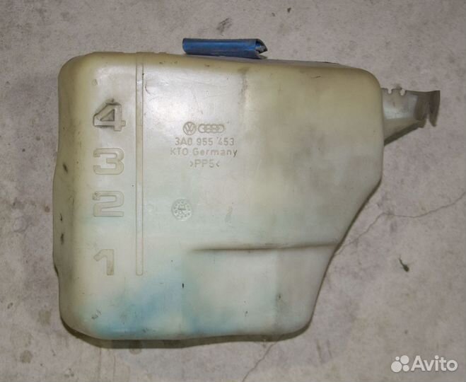 Бачок омывателя VW Passat B3