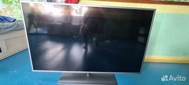 Продам телевизор Samsung 48ju6530 на запчаси