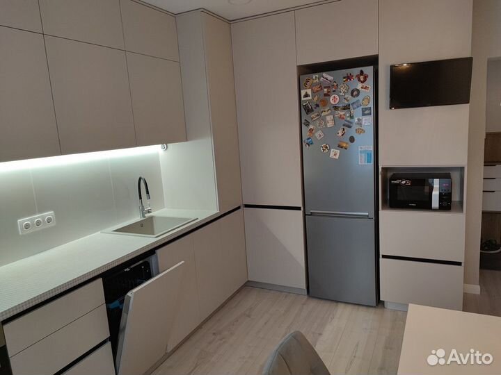 Кухня на заказ угловая под потолок