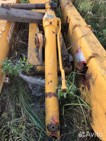 Гидроцилиндры от экскаватора Hitachi Хитачи