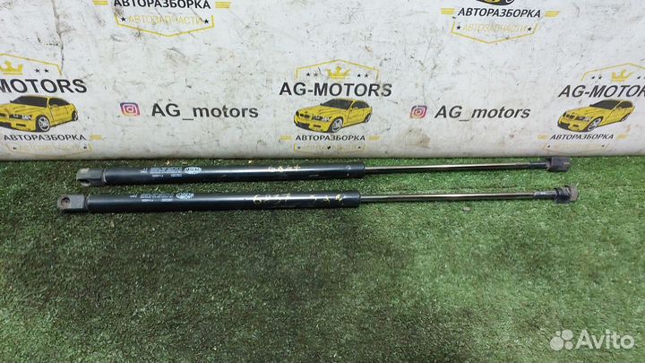 Амортизатор двери багажника Mitsubishi Carisma I