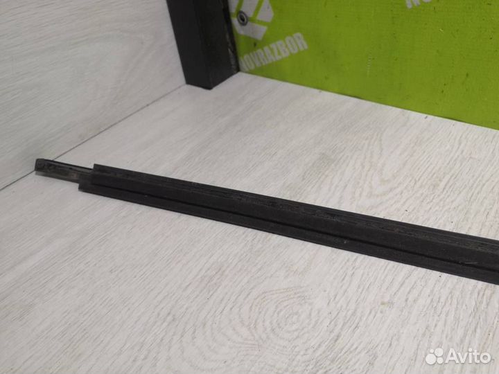 Уплотнитель стекла Тойота Хайлендер