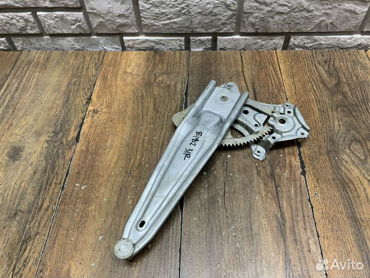 Toyota Corolla E18 Стеклоподъемник электр. задний