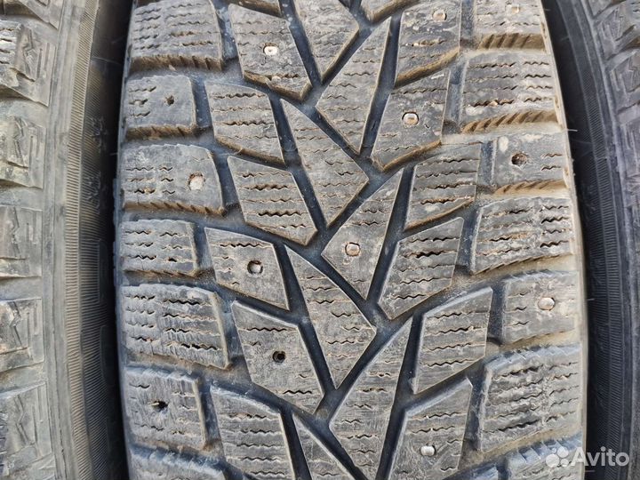 Dunlop Grandtrek Ice 02 215/65 R16