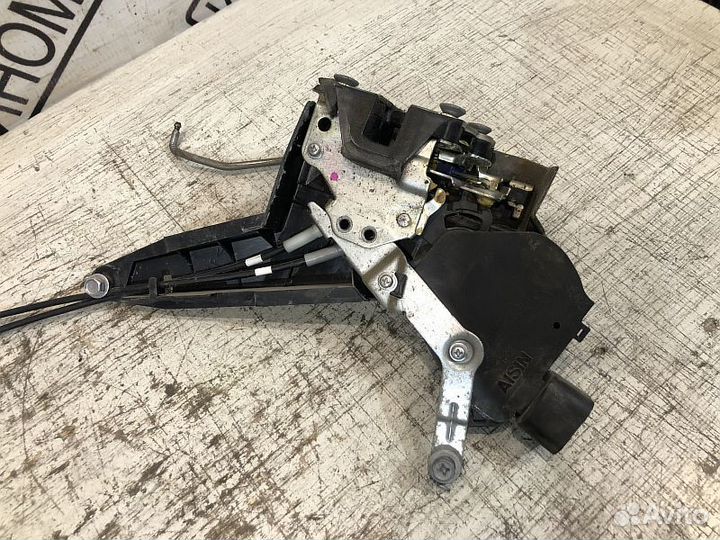 Замок двери задний Toyota Corolla E120