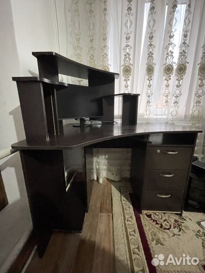 Компьютерный стол