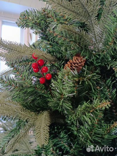 Елка искусственная с рябиной