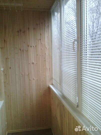 Балкон пластиковый с козырьком на верхний этаж