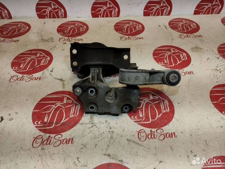 Опора двигателя правая кронштейн Nissan X-Trail