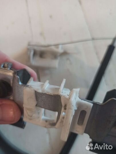 Сломан Стеклоподъёмник. Skoda Fabia